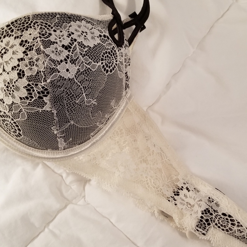 Victoria's Secret Bombshell Multi Wear Lacey Bra - Picture 3 of 7